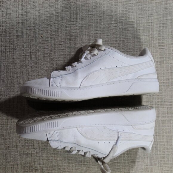 Puma Size 9 White on White Athletic Sneakers - EUC - Picture 3 of 6